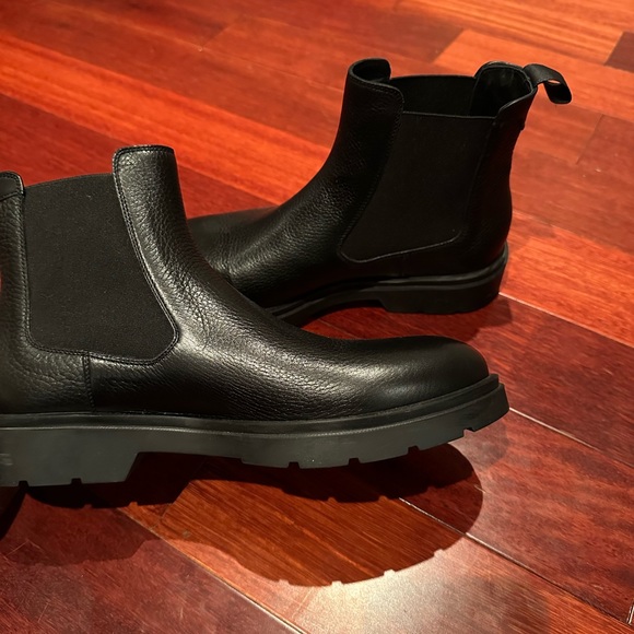 MAJOR PRICE DROP BNWOT Magnanni Boots size 7 - Picture 2 of 3